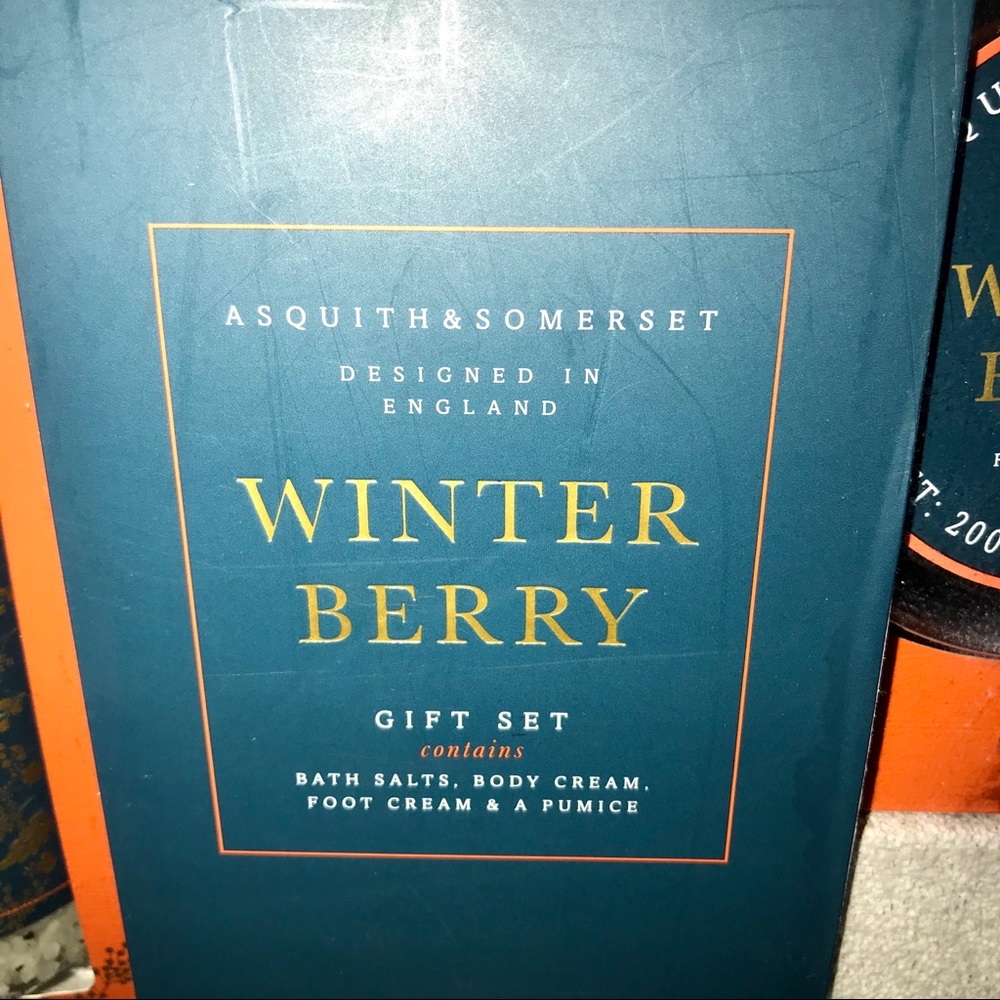 Asquith & Somerset Winter Berry New Bath Gift Set - Picture 5 of 6